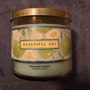 Bath & Body Works Beautiful Day Candle - Green and Gold
